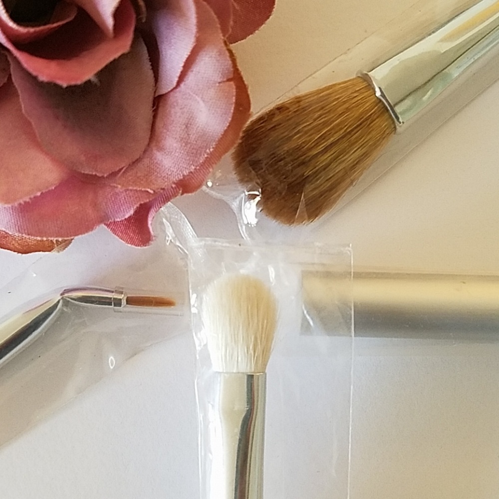 BARE ESCENTUALS BRUSHES